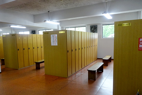 男子ロッカー1